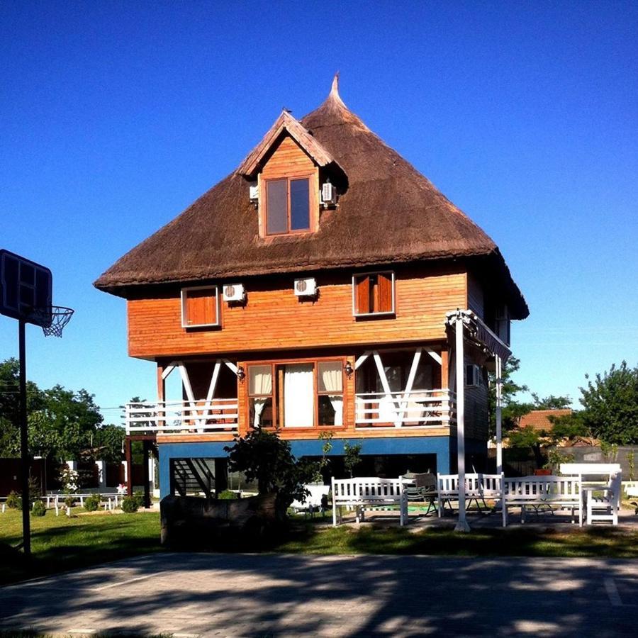 Old Fane'S Lodge Marasu Exterior photo